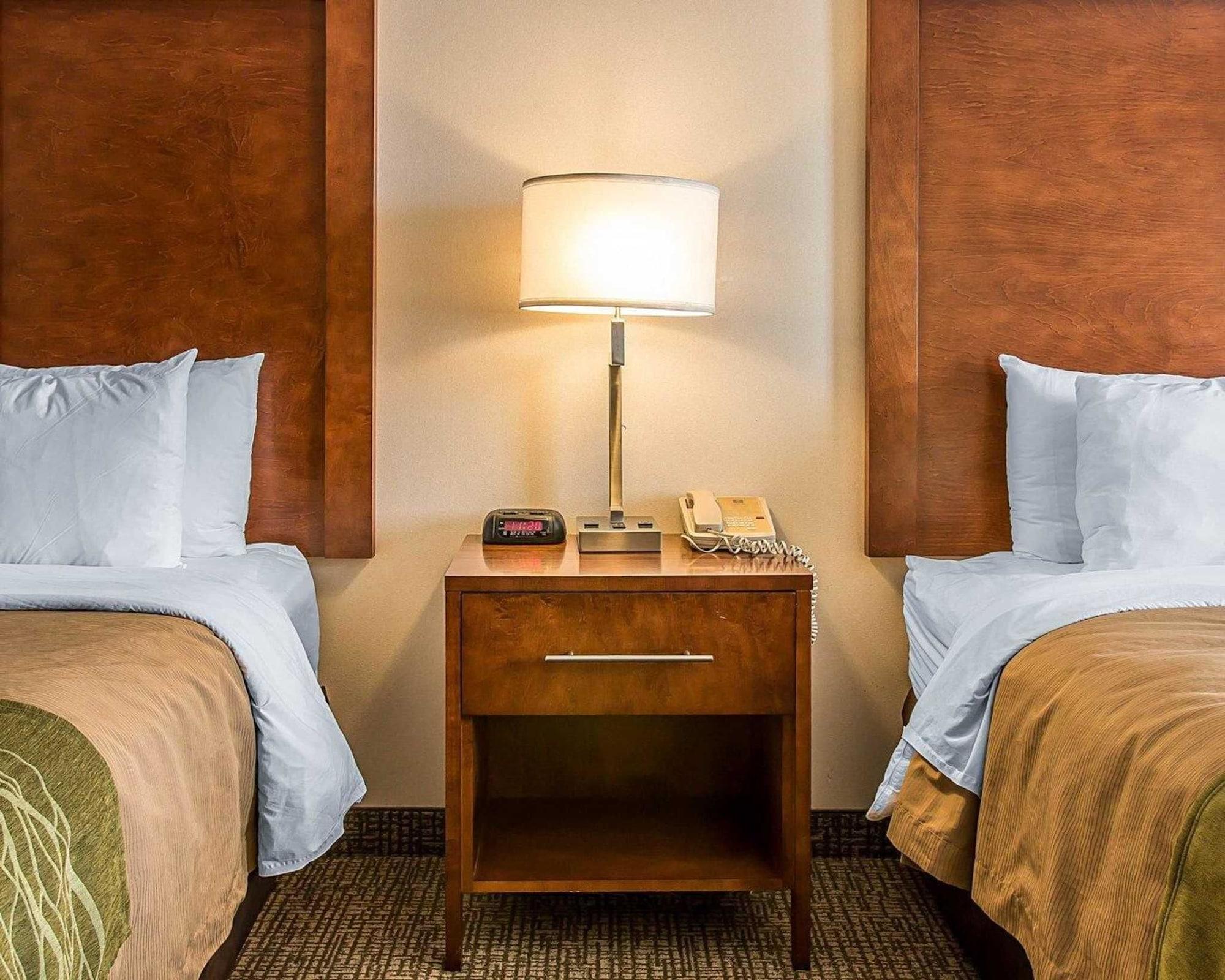 Hotel &