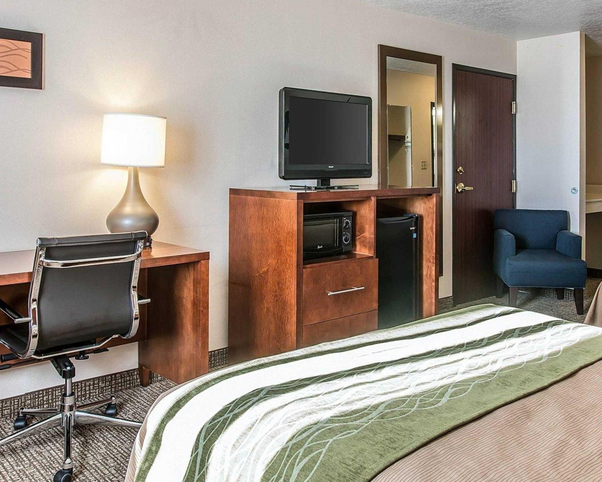 Hotel &