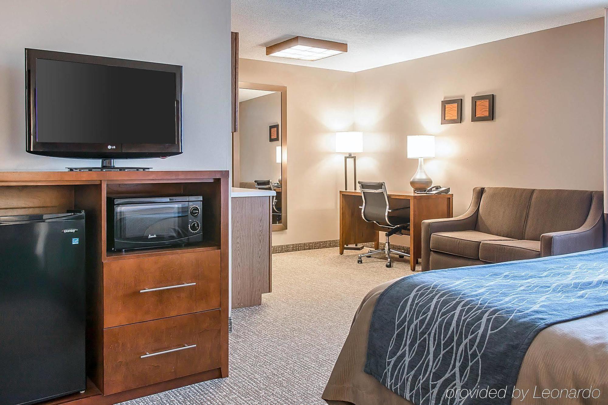 Hotel &